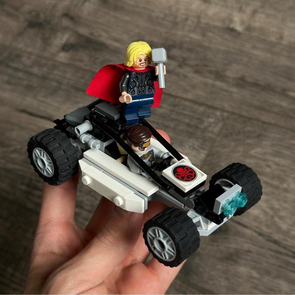 2015 Retired LEGO Marvel Thor Avengers Hydra Showdown 76030 - Incomplete